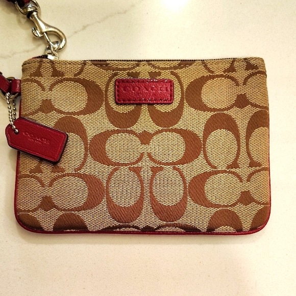 Coach Parker Signature Wristlet Tan And Crimson Red 6" x 4" Hang Tag - Picture 1 of 14